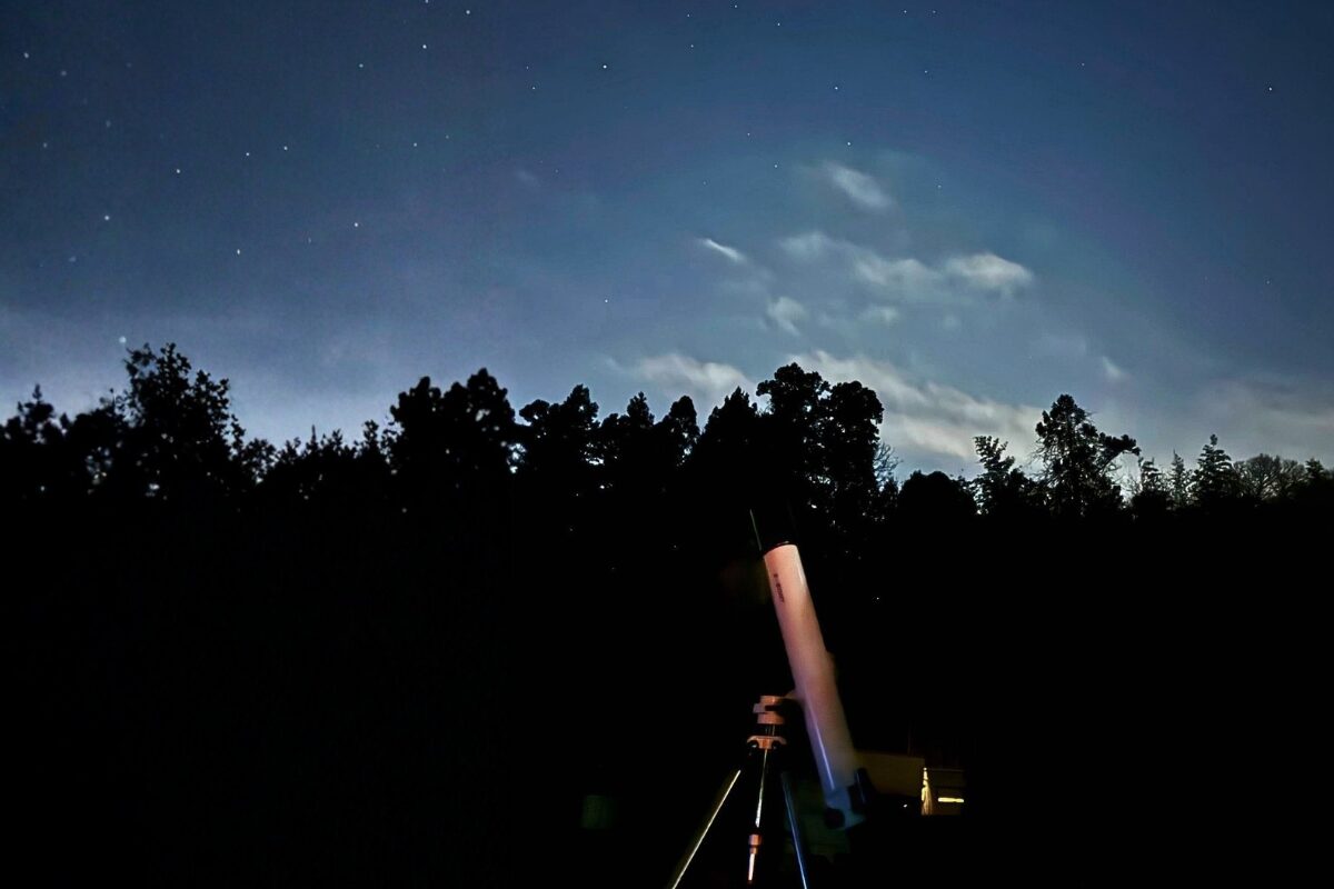 冬の澄みきった空気が星空を一層引き立てます